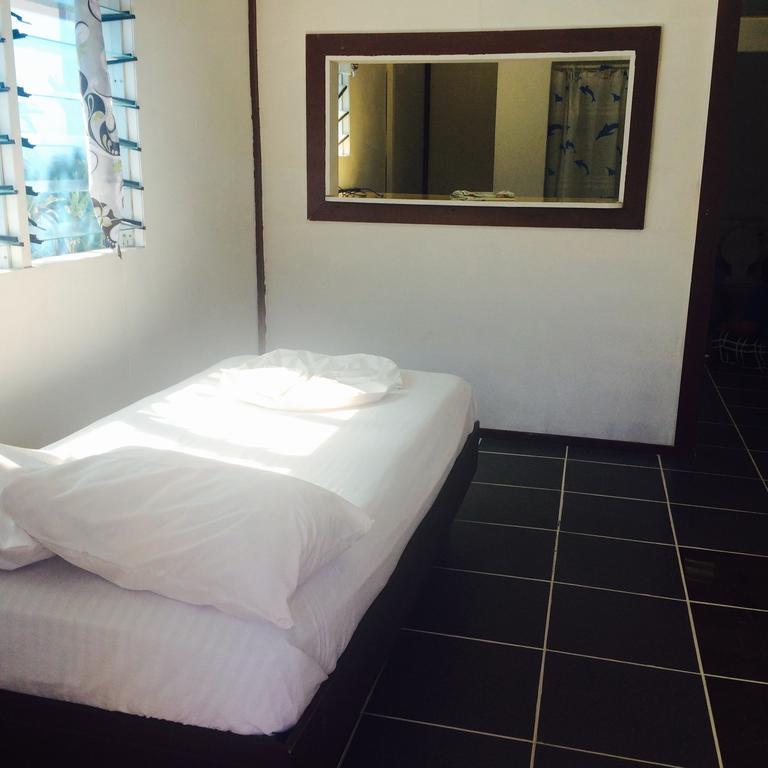Отель Vacations Beach Fale Manase Номер фото