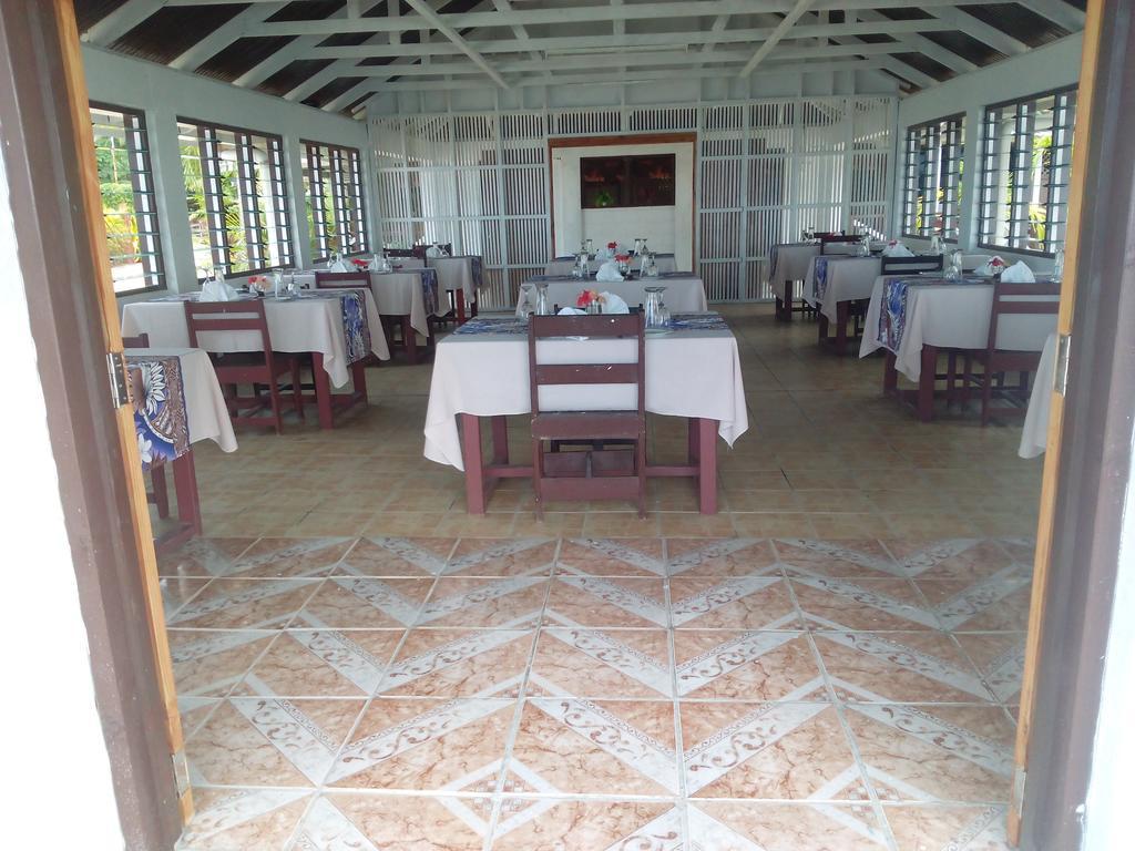 Отель Vacations Beach Fale Manase Экстерьер фото