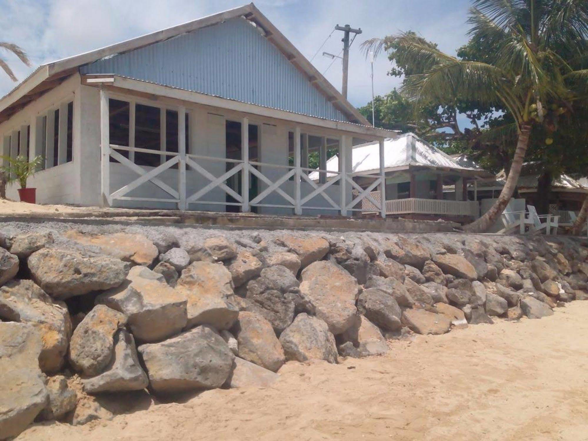 Отель Vacations Beach Fale Manase Экстерьер фото