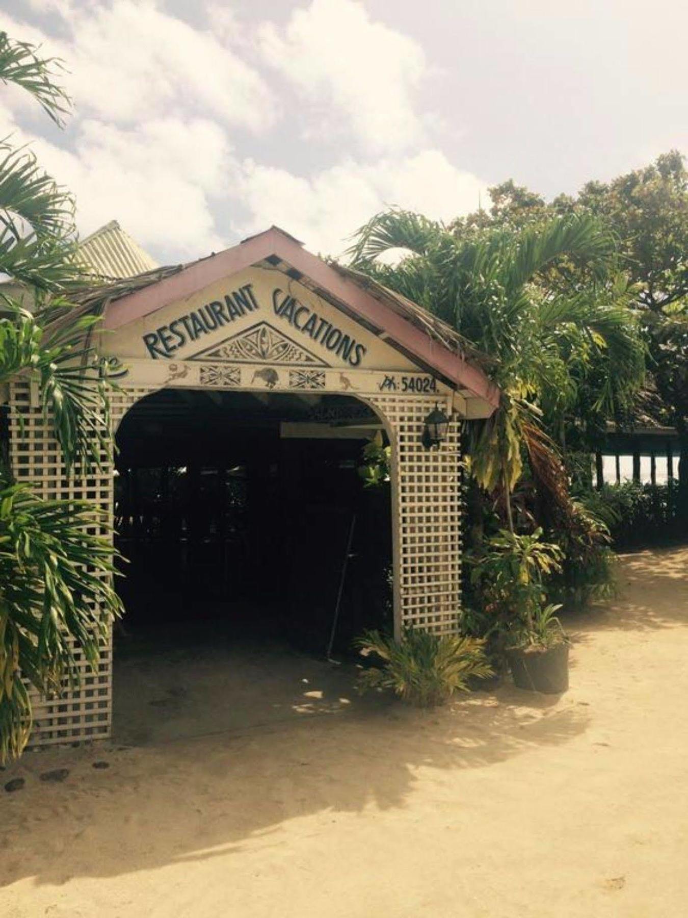 Отель Vacations Beach Fale Manase Экстерьер фото